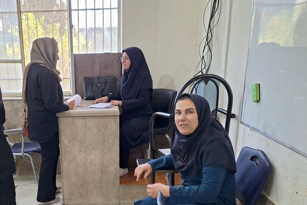 دیدار اولیا و معلمان در جهت بررسی وضعیت تحصیلی دانش‌آموزان 
