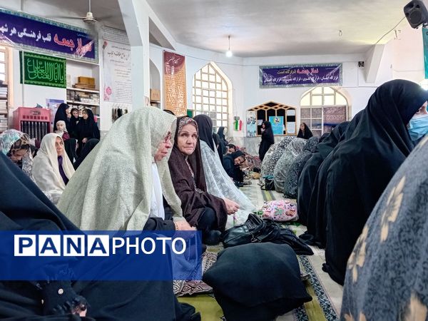 حضور دانش‌آموزان دبیرستان فاطمه الزهرا(س) و کوثر در نماز جمعه