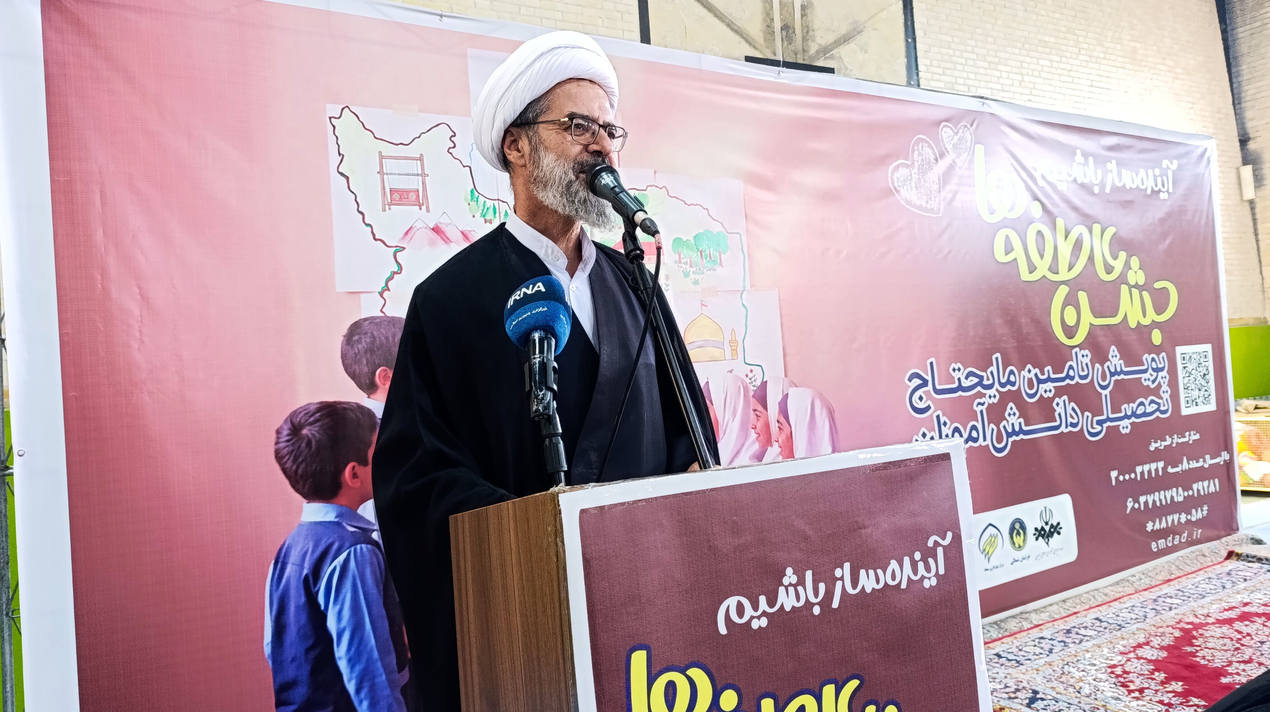 انسانیت در گروی تقسیم غم‌ها، سختی‌ها و ثروت میان مردم است