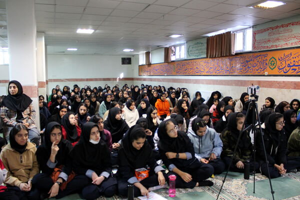 برگزاری تئاتر «یاس پژمرده» در دبیرستان سردار شهید قاسم سلیمانی