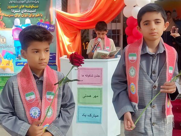 جشن شکوفه ها در دبستان فضیلت