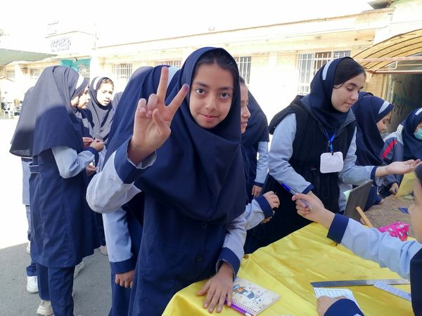 مراسم انتخابات شورای دانش آموزی در دبیرستان ناهید نخودی 