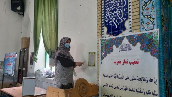 نظافت مسجد پنج تن آل عبا توسط اعضای بسیج