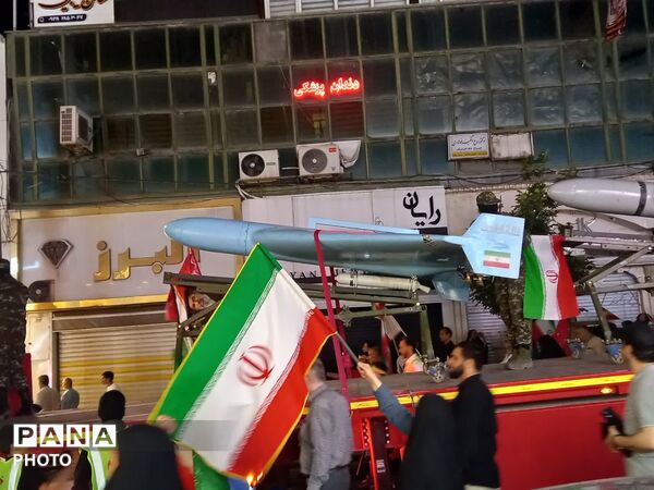 نمایش گوشه‌ای از قدرت و اقتدار  نظامی ایران در خیابان‌های رجایی شهر کرج