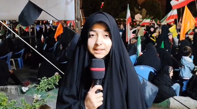 حضور دانش‌آموزان دبستان شاهد مریم قم در اجتماع شبانه چهل اختران