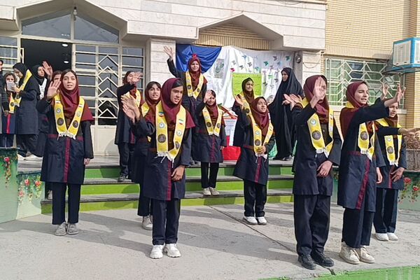 جشن ولادت امام علی (ع) و روز پدر در دبیرستان دخترانه مهر نیشابور 