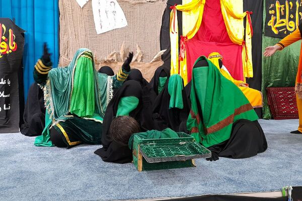 حضور خردسالان شیرخواره در مراسم گرامی داشت شهادت طفل شش ماهه امام حسین (ع)