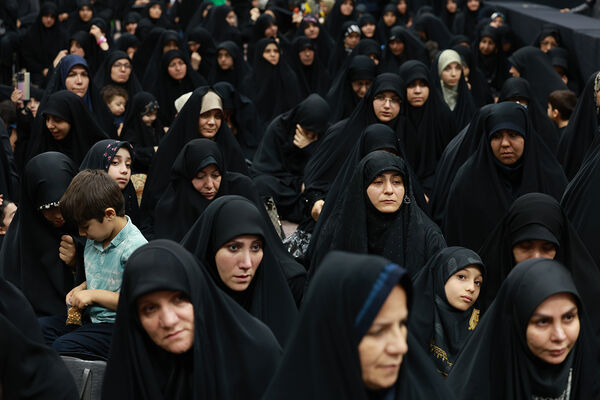 مراسم بزرگداشت شهیدان خدمت در دبیرستان متوسطه دوم امام صادق(ع)