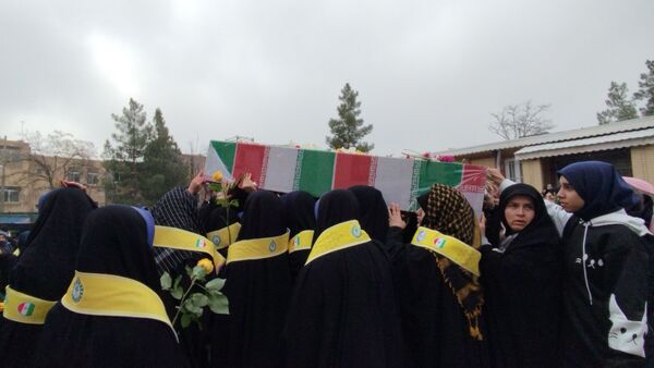وداع با شهید گمنام در دبیرستان بی بی سلطنت قفلی ناحیه  مشهد مقدس