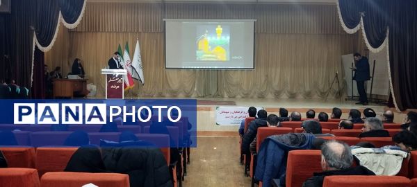 آیین تجلیل از نخبگان قرآنی و فرهنگی و هنری آموزش و پرورش مرند