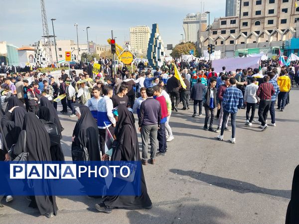 راهپیمایی 13آبان در میدان بسیج مشهد