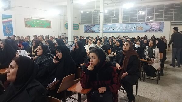 جلسه  اولیای دبیرستان شاهد ابوذر غفاری نیشابور 