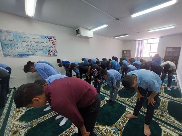 اولین نماز سال تحصیلی ۱۴۰۳ و ۱۴۰۴ در دبیرستان متوسطه اول سما 