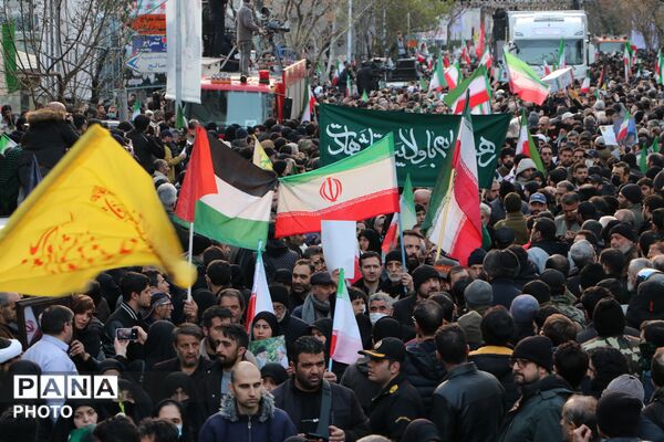 بدرقه پیکر مطهر شهدای حملات آمریکایی - صهیونیستی