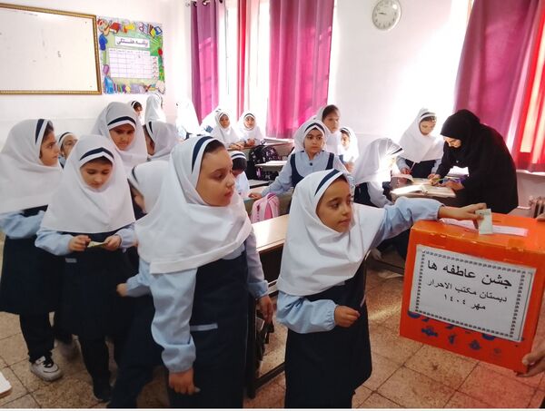 برگزاری جشن عاطفه ها در دبستان شاهد فاطمه زهرا سلام الله علیها