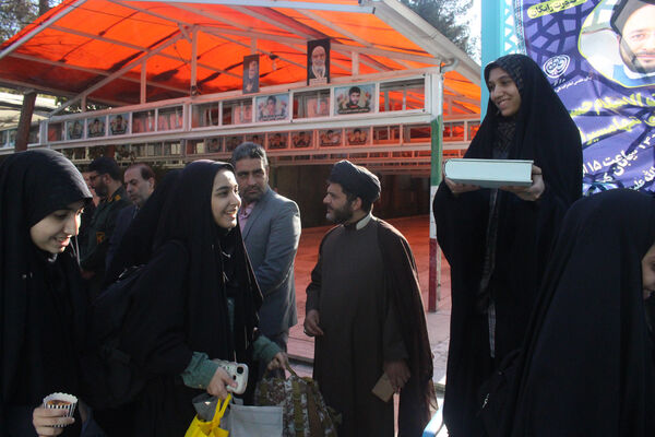 اعزام نخستین گروه از دختران دانش‌آموز ناحیه یک قم به اردوی راهیان نور