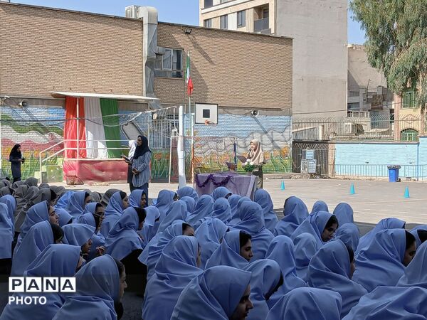 جشن همدلی در دبیرستان پونه رونقی منطقه ۱۵