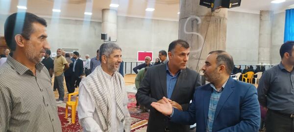 برپایی میز خدمت ادارات در مصلای نماز جمعه شهرستان محمودآباد