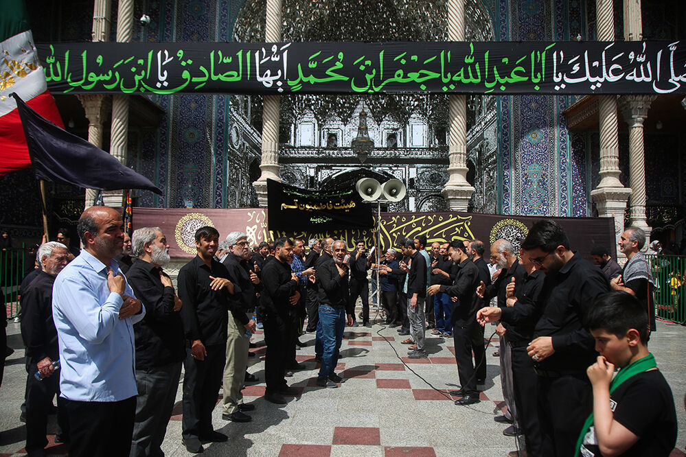 حضور دسته‌عزاداری سالروز شهادت امام جعفر صادق(ع) در حرم حضرت معصومه(س)