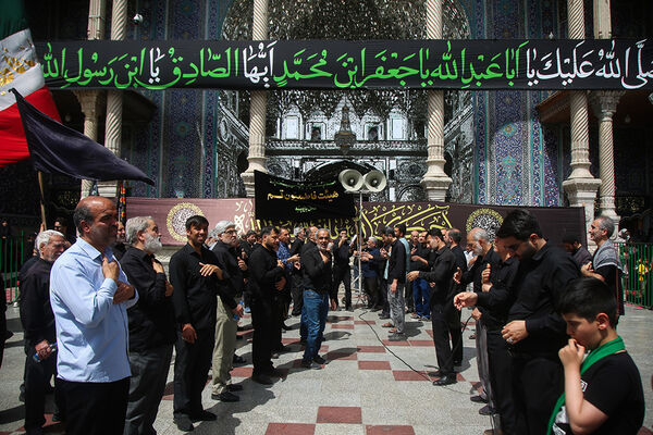 حضور دسته‌عزاداری سالروز شهادت امام جعفر صادق(ع) در حرم حضرت معصومه(س)