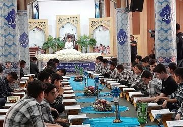 برگزاری محفل انس با قرآن کریم در امام‌زاده اسماعیل شهریار 