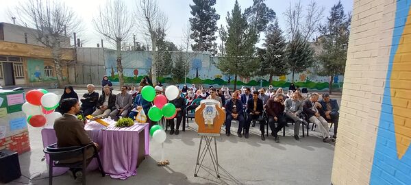 زنگ جشن نیکوکاری با شعار «عیدی برای همه» در دبستان دخترانه شاهد کوهدشت 