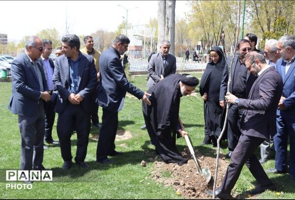به یادهر غنچه بهشت نهالی در زمین می کاریم