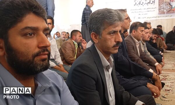 نماد وحدت شیعه و سنی در سوگ امام راحل (قدس سره)