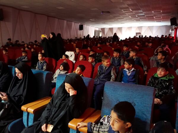 اکران نمایش عروسکی در منطقه رضویه 