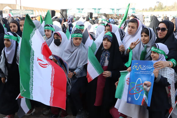 راهپیمایی روز دانش‌آموز در محمدشهر کرج 