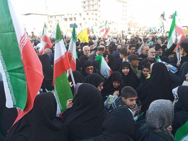 خیرش عظیم ملت یکپارچه ایران علیه عناصر تخریبگر و تروریست مسلح در مشهد مقدس