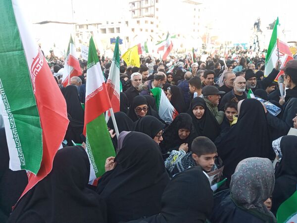 خیرش عظیم ملت یکپارچه ایران علیه عناصر تخریبگر و تروریست مسلح در مشهد مقدس