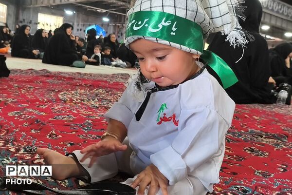 حضور مادران و نوزادان شش ماهه در همایش شیرخوارگان حسینی