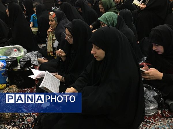 برپایی مراسم دعای عرفه در گلستان شهدای اصفهان