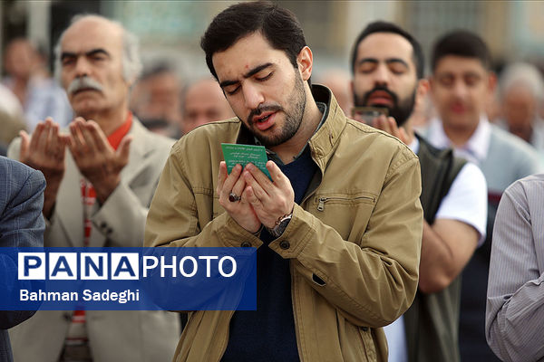 اقامه نماز عید سعید فطر- امامزاده پنج تن(ع) لویزان