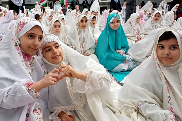 برگزاری جشن تکلیف مختص ۱۰۰۰ دانش‌آموز دختر در مسجد سلمان فارسی