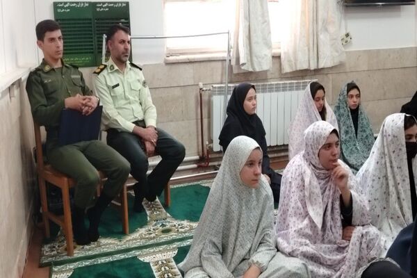 اقامه نماز جماعت ظهر و عصردر دبیرستان شهید مجید دهنوی 