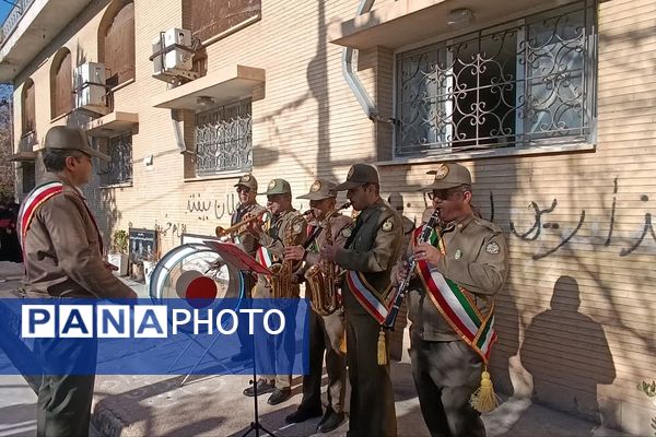 گل‌های سپاس بر مزار قهرمانان شیراز