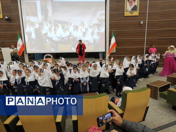 اجتماع 700 نفری پدران و دختران دانش آموز مدرسه علامه طباطبایی منطقه پردیس به مناسبت روز دختر