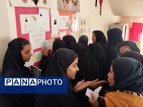 انتخابات شورای دانش‌آموزی در دبیرستان فاطمه آهنچی مشهد