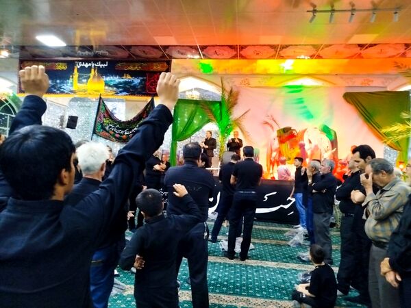 اجتماع عزاداران در جوار امامزاده سید حمزه کاشمر به مناسبت شام غریبان