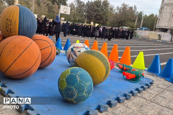 المپیاد ورزشی درون‌مدرسه‌ای؛ نشاط و رقابت در دبیرستان دخترانه بعثت ۲ 