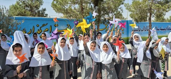 جشن روز کودک در دبستان علمدار تفت