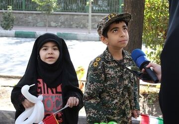 شور انقلابی گام‌های نوجوانان در مسیر ۱۳ آبان