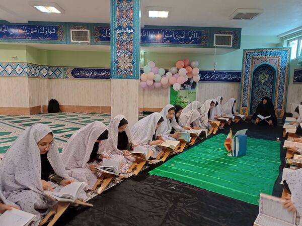 برگزاری محفل انس با قرآن در دبیرستان شهدای اقتدار ملارد با یاد و نام سیدحسن نصرالله