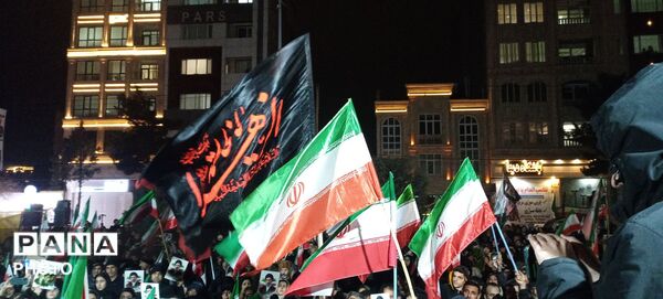 راهپیمایی گسترده مردم نیشابور در احتماع شبانه
