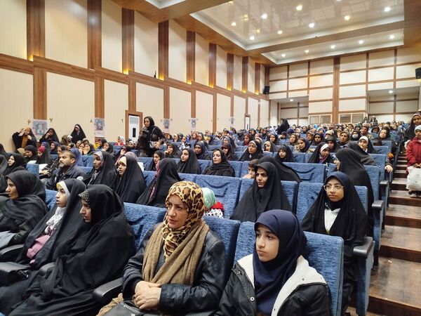 تجلیل از برترین‌های مسابقات قرآن و عترت در بروجرد