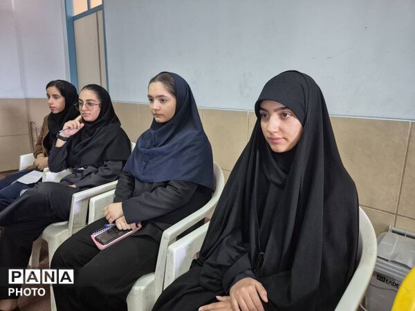 پذیرش رؤسای شورای دانش‌آموزی انتخابات استانی دختران در فارس