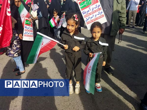 دختران آموزشگاه نوریه شهرستان جیرفت در راهپیمایی امروز