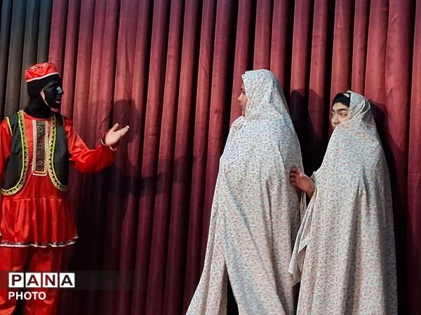 مسابقات تئاتر صحنه ای دختران در شهرستان کاشمر